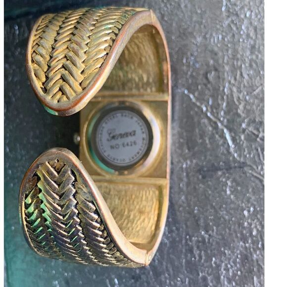 Vintage Geneva Quartz Japan Movement Watch Cuff, in Silver wash - Picture 4 of 4